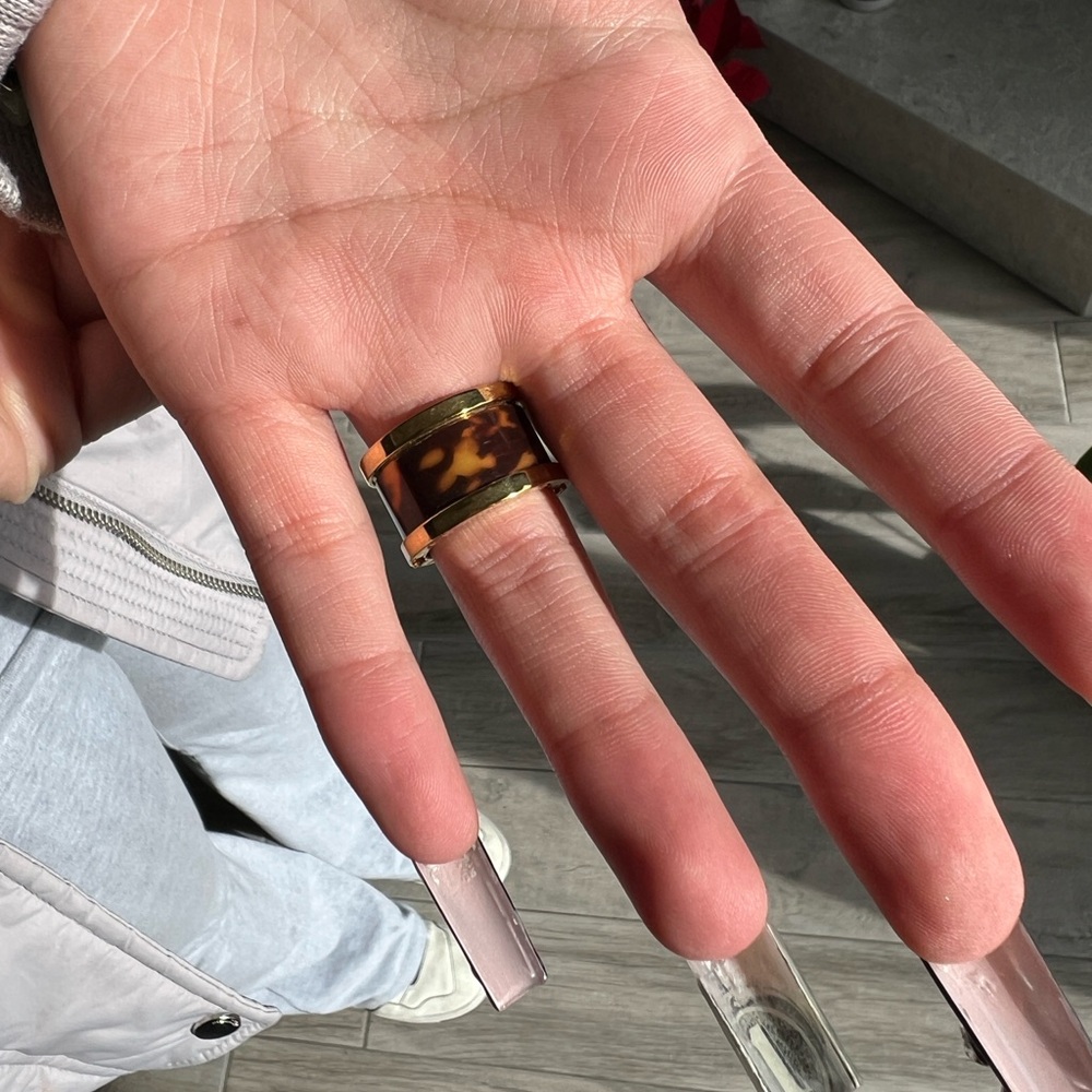 Michael Kors Tortoise Shell & Gold Tone Ring Size 7 - Picture 2 of 5